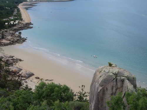 beach-close-base-magnetic-island