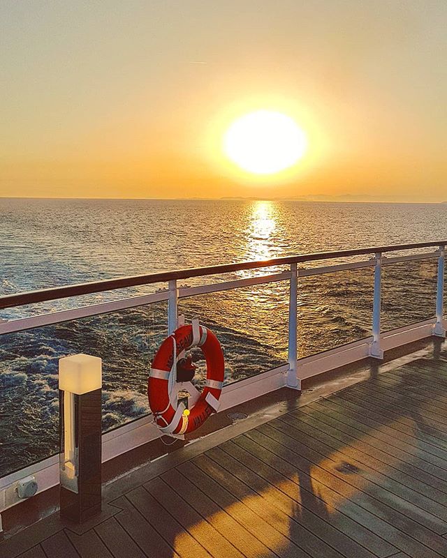 Save the sun #lifering #sunset #cruising #cruise #crew #sailing #travel #traveling #traveler #instatravel #instago #instagood #trip #photooftheday #instapassport #instatraveling #mytravelgram #travelgram #travelingram #igtravel #instalife #travelblog #sea #travelstoke