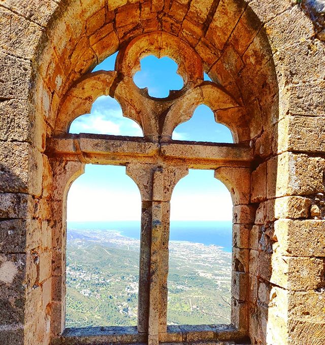 Your huge horizon is over your tiny window #castle #sea #lookout •••  #travel #travelling #toptags #traveler #instatravel #instago #wanderlust #trip #holiday #photooftheday #lifeofadventure #doyoutravel #instapassport #instatraveling #mytravelgram #travelgram #travelingram #igtravel #instalife #ig_worldphoto #traveling #travelblog #instago #travelstoke