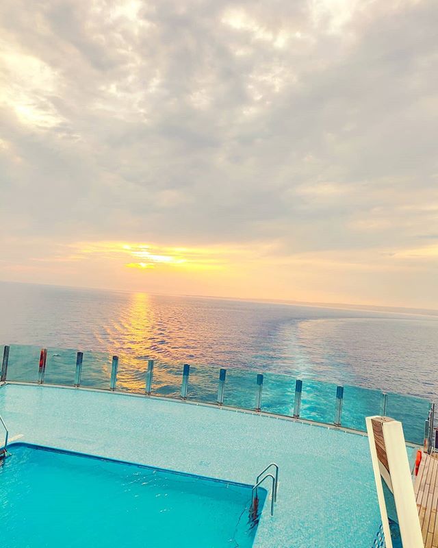 Sailing away  at sunset •••#medsea #marseille #infinitypool #sailor #chillout #cruising #cruise #crew # #travel #traveling #traveler #instatravel #instapassport #instatraveling #travelgram #travelingram #igtravel #travelblog #sea #travelstoke