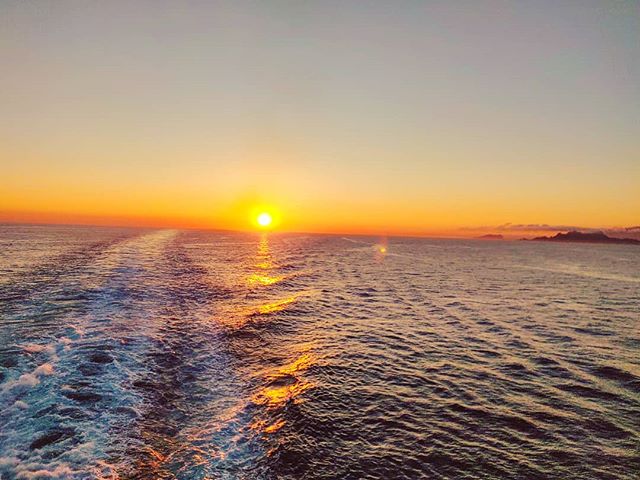 Leave back your troubles •••#sunset #medsea #sailor #sunglare #cruising #cruise #crew #sailing #travel #traveling #traveler #instatravel #instapassport #instatraveling #travelgram #travelingram #igtravel #travelblog #sea #travelstoke