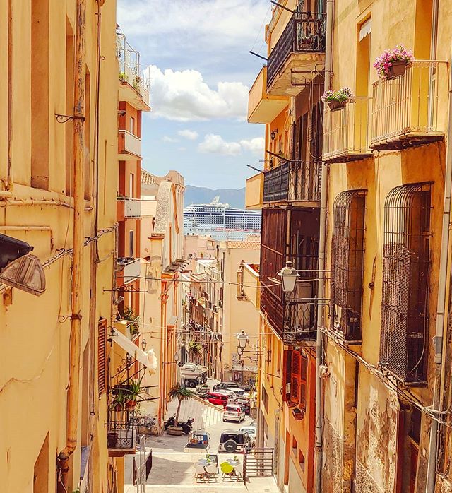 The way down to the ship•••#cagliari #sardinia #sailor #strolling #sunny#cruising #cruise #crew #sailing #travel #traveling #traveler #instatravel #instapassport #instatraveling #travelgram #travelingram #igtravel #travelblog #sea #travelstoke