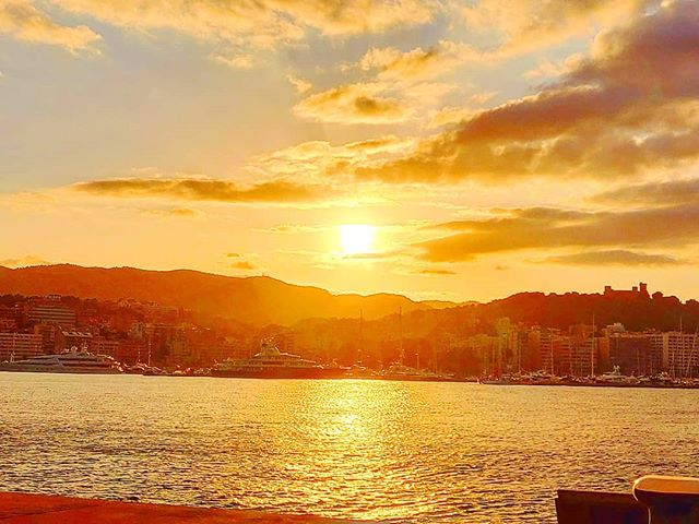 When your sea soul get burned•••#palmademallorca #balearicislands #sailor #sunset #cruising #cruise #crew #sailing #travel #traveling #traveler #instatravel #instapassport #instatraveling #travelgram #travelingram #igtravel #travelblog #sea #travelstoke