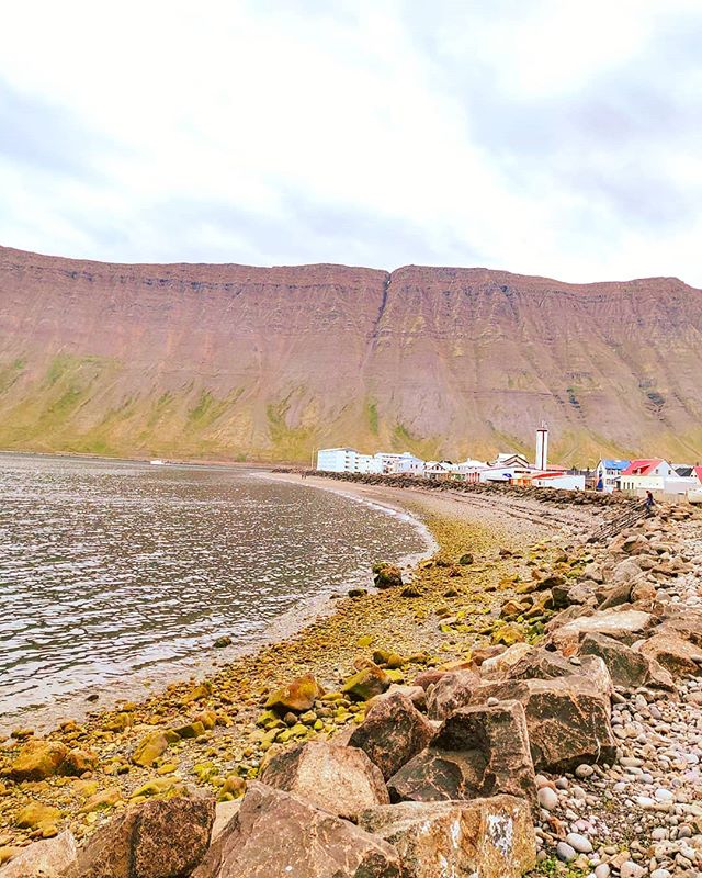 Do you meant let's go on the beach? •••#ísafjörõur #iceland #fjord #polarcircle cruising #cruise #crew #sailing #sailor #lifeatsea #travel #travelling #traveler #instatravel #trip #lifeofadventure #instapassport #instatraveling #mytravelgram #travelgram #travelingram #igtravel #instalife #ig_worldphoto #traveling #travelblog #instago #travelstoke