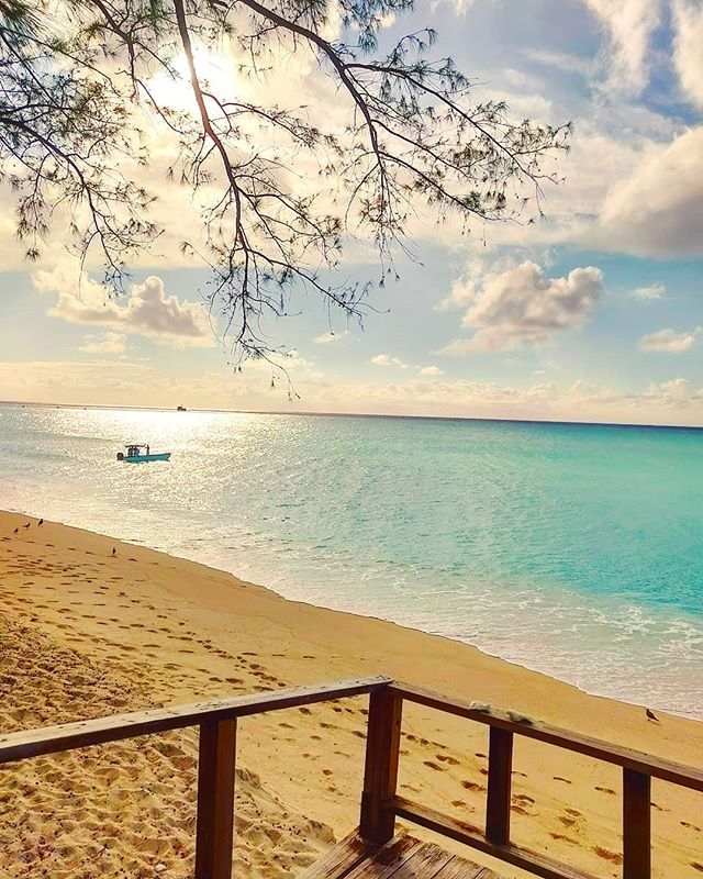 Feeling the ocean breeze 🤙 #bahamas #bimini #sand #sunset #travel #traveladdict #beachwalk #travelawesome #traveller #travelblog #beach #instatravel #travelling #travelholic #travelgram #seascape #postcard #travelblogger #island #beachlife #traveltheworld #sea #traveling #traveler #travelphotography #travelingram #beach #travels