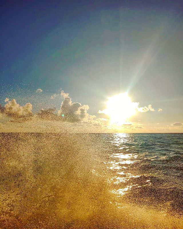 The exact moment while the sea breeze touch the sun ️😎 #bahamas #travelingram #travelblogger #travel #instatravel #travelgram #sea #travelphotography #travels #colorsplash #sunshine #traveling #splashmood #seaview #traveler #travelawesome #splash #travelpics #traveladdict #travelblog #seascape #sea #travelers #travelling #traveller #sun #travelstoke