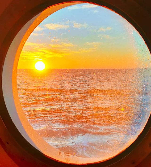 Wake up Sailors! 🧜‍♂️ #crew #sailing #sailor #lifeatsea #travelphoto #travelpics #traveltheworld #cruiselife #porthole #traveldiaries #travellife #traveladdict #travelblogger #traveler #travelling #travel #cruise #cruiseship #travelingram #travelblog #sailor #traveling #travelstoke #travelphotography #crewlife #travels #travelawesome #sunrise #traveller #portholeview #travelgram