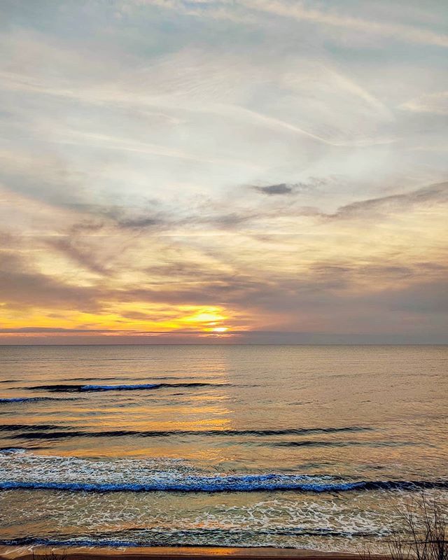 Half Sunset 🤙 #sabaudia #igersitalia #igerlatina #winter #travelawesome #sea #seaview #beach #traveler #travelholic #traveltheworld #travelstoke #travelgram #sand #travelpics #travellife #travelphotography #beachvibes #travelling #beachlife #travelingram #seaworld #beachday #sunset #sealife #travel #seascape #travels #traveling #traveladdict