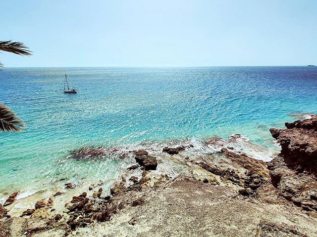 Postcard from south of Fuerteventura  🤙#morrojable #travelstoke #sealife #sailboat #traveladdict #travelawesome #seaside #travel #traveltheworld #travelholic #sailaway #traveller #travelling #sailing #sea #fuerteventura #travellife #travelphotography #travelphoto #travels #traveling #sail #travelgram #seaview #travelingram #seascape #canaryislands