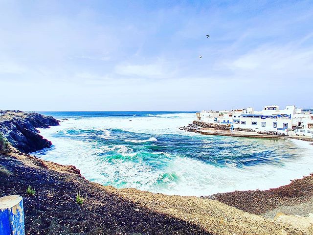 El Cotilio, Fuerteventura 🌬️🤙 #elcotillo #postcard #traveldeeper #travelstoke #waves #travelling #canaryislands #fuerteventura #travelers #traveladdict #sealife #travelphotography #seaside #seascape #travelgram #bigwaves #travel #travelingram #traveler #sea #beachwaves #seaview #travelphoto #traveling #travellife #travels