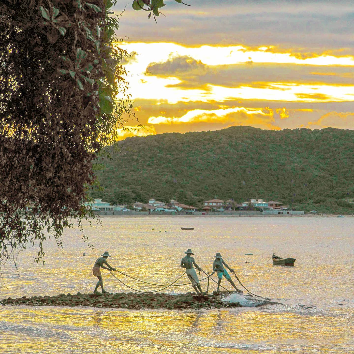 Gold fishing 🤙 Buzios, Brasile 2010#buzios #nature #travelphoto #travel #scolpture #travels #seascape #traveling #traveller #travelstoke #seaside #fisherman #travellife #travelawesome #travelphotography #traveladdict #sea #travelpics #travelgram #sunset #travelling #travelblog #travelingram #travelholic #naturelovers #traveler #brasil