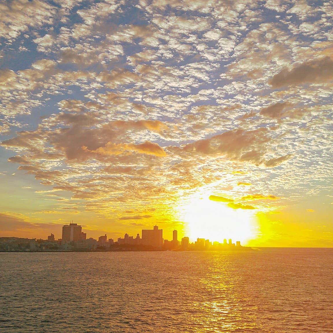 Cuban sunset La Habana, Cuba 2016 #habana #clouds #traveling #nature #sunset #cuba #travelling #naturelover #naturephotography #traveller #travel #sunglare #sea #naturelovers #travelblogger #sunsets #travelgram #travelphotography #traveler