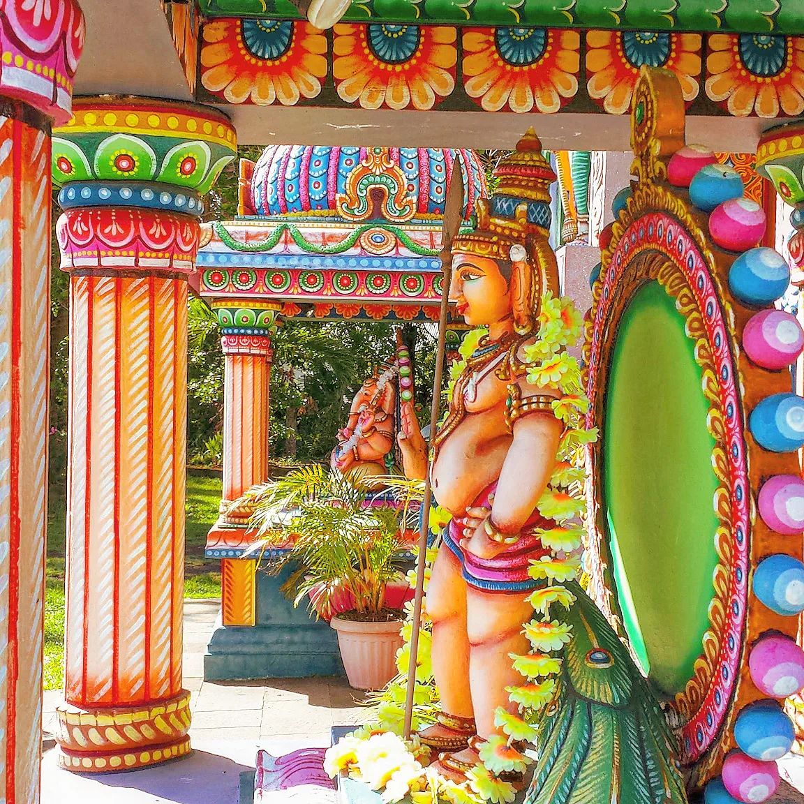 Positive coloured vibes  Temple du Colosse, Reunion 2014#reunion #traveler #travelpics #traveling #travel #temple #hindu #island #tbt #indianocean